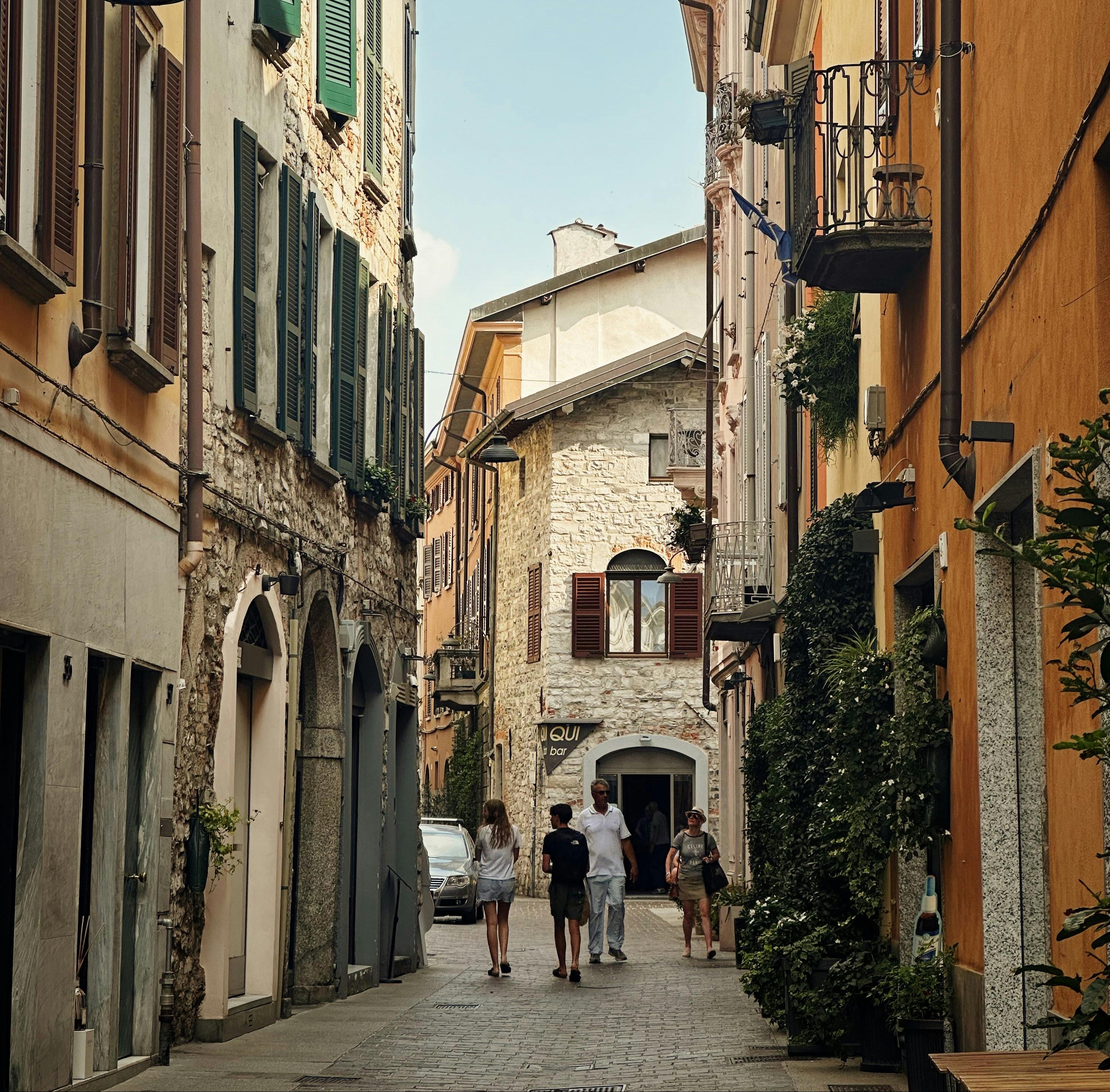 Via del centro città di Como